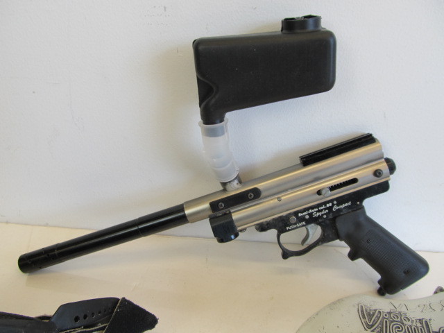 lot 200 image: Group of Paintball Items