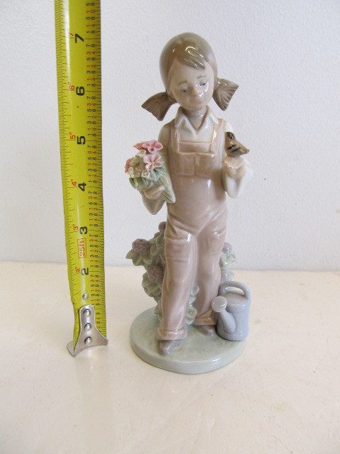 lot 192 image: Genuine LLADRO Porcelain Figurine - Girl wBird (As Is)