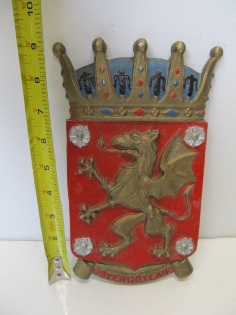 lot 177 image: Vintage Cast Metal Coat of Arms Wall Plaque