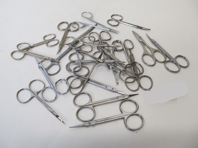 lot 163 image: Large Lot of vintage Metal scissors