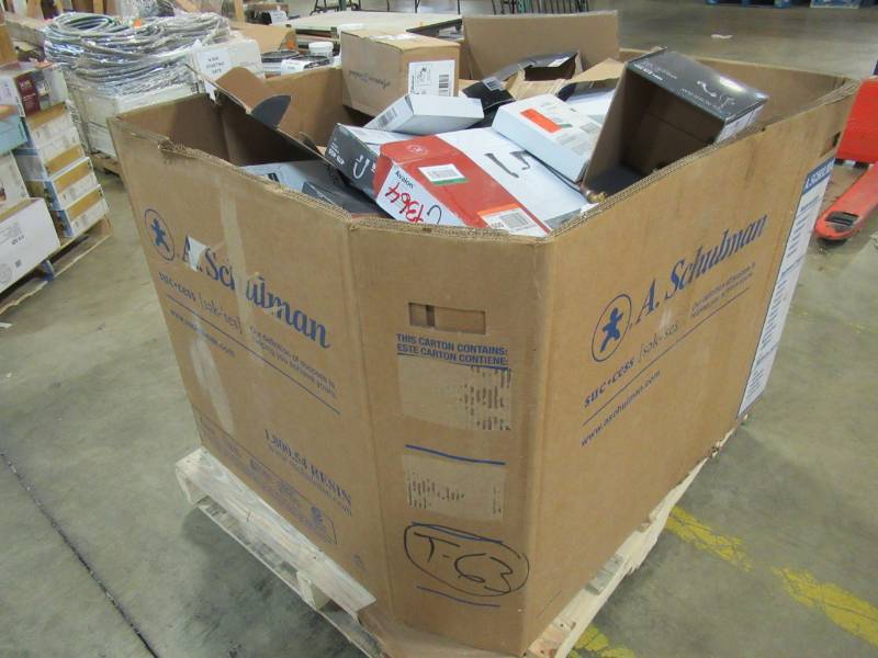 lot 30 image: WHOLESALE MIXED PALLET OF RETURNS - BATHROOM & KITCHEN FAUCETS