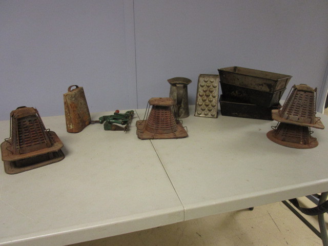 lot 361 image: VINTAGE COOKWARE