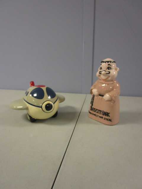 lot 376 image: CERAMIC PIGGY BANKS