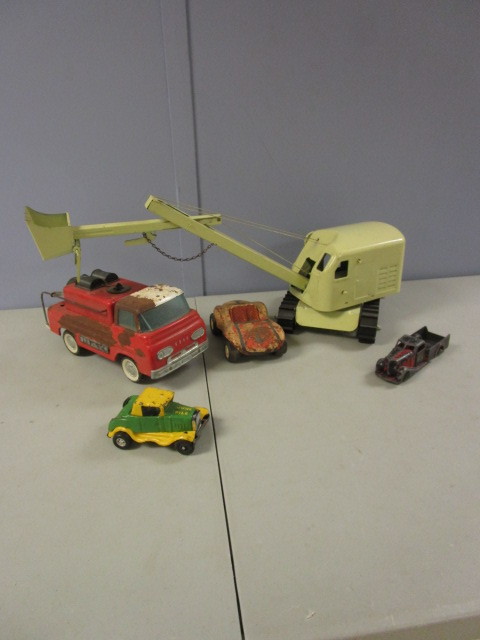 lot 380 image: VINTAGE TOY COLLECTION