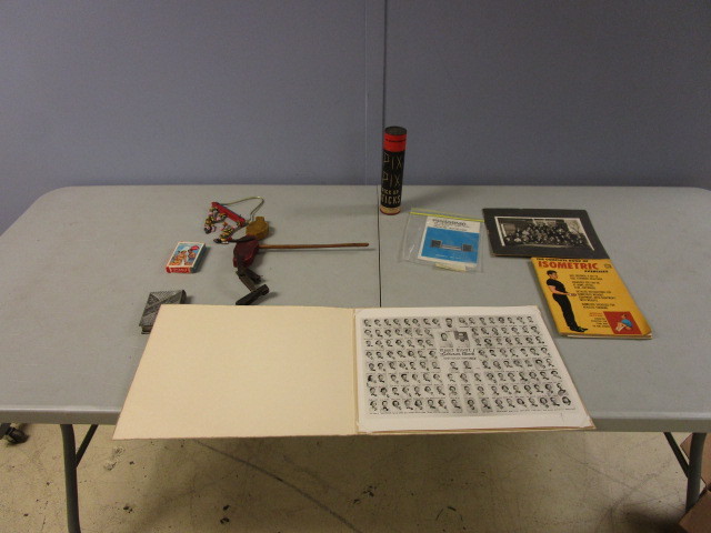 lot 381 image: VINTAGE TOYS AND MORE