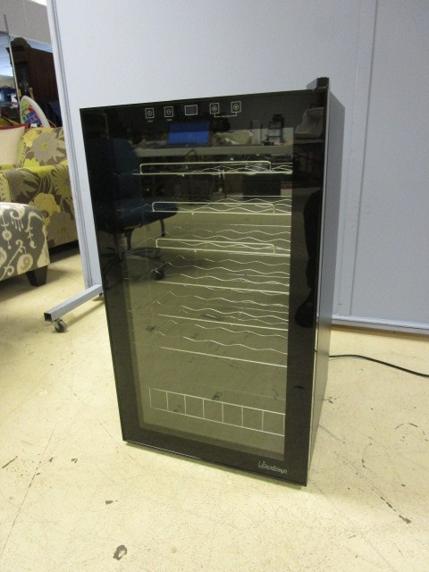 lot 329 image: WINE CHILLER