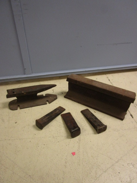 lot 322 image: ANVIL, CHISELS AND RAILROAD RAIL SECTION