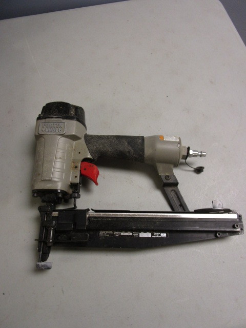 lot 317 image: PNEUMATIC NAIL GUN