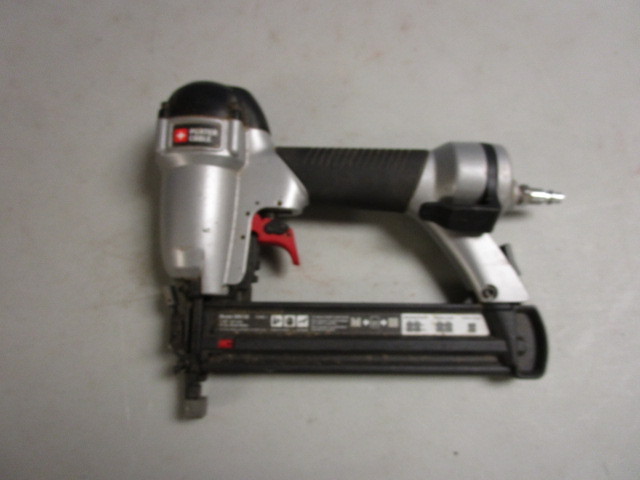 lot 316 image: PNEUMATIC NAIL GUN
