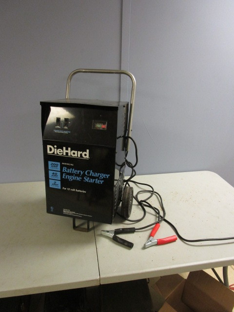 lot 306 image: BATTERY CHARGER AND ENGINE STARTER