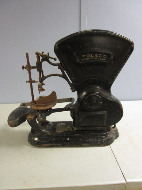 lot 303 image: VINTAGE TOLEDO MERCANTILE SCALE