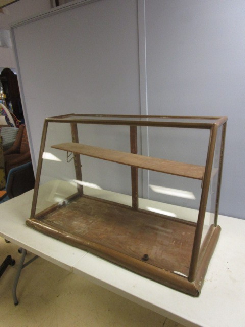 lot 288 image: VINTAGE COUNTER TOP DISPLAY