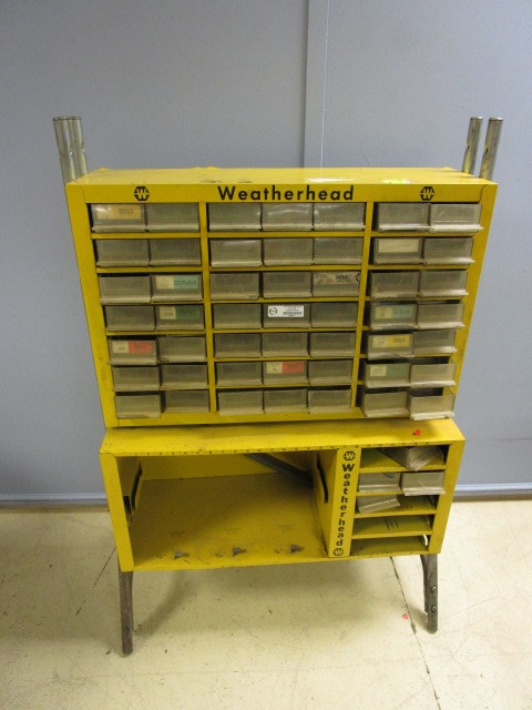 lot 289 image: METAL STORAGE CABINET WITH DRAWERS