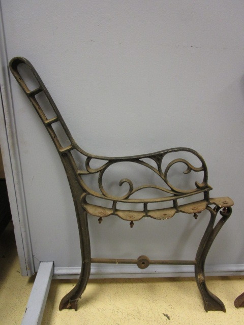 lot 299 image: GARDEN BENCH METAL END FRAMES