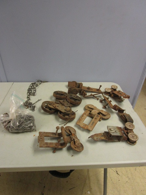 lot 404 image: VINTAGE CAST IRON WHEELS AND CHAIN