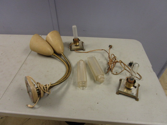 lot 417 image: VINTAGE LAMPS