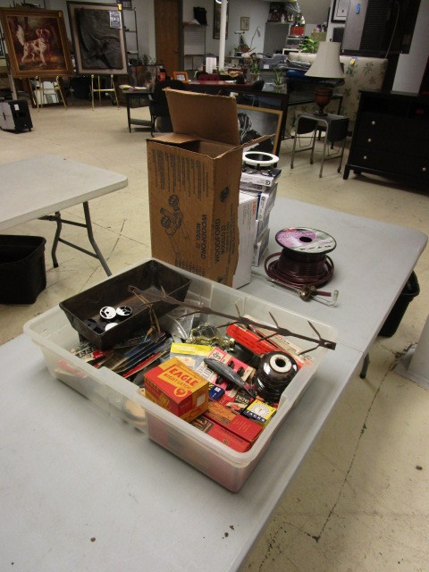 lot 426 image: LIGHTS, PLUMBING FIXTURE AND MORE
