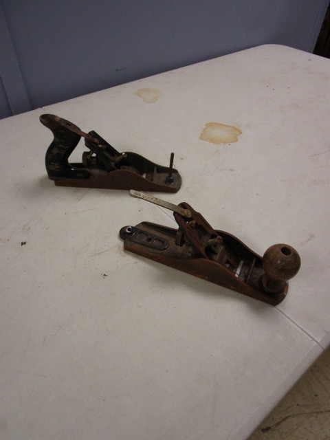 lot 438 image: VINTAGE WOOD PLANERS