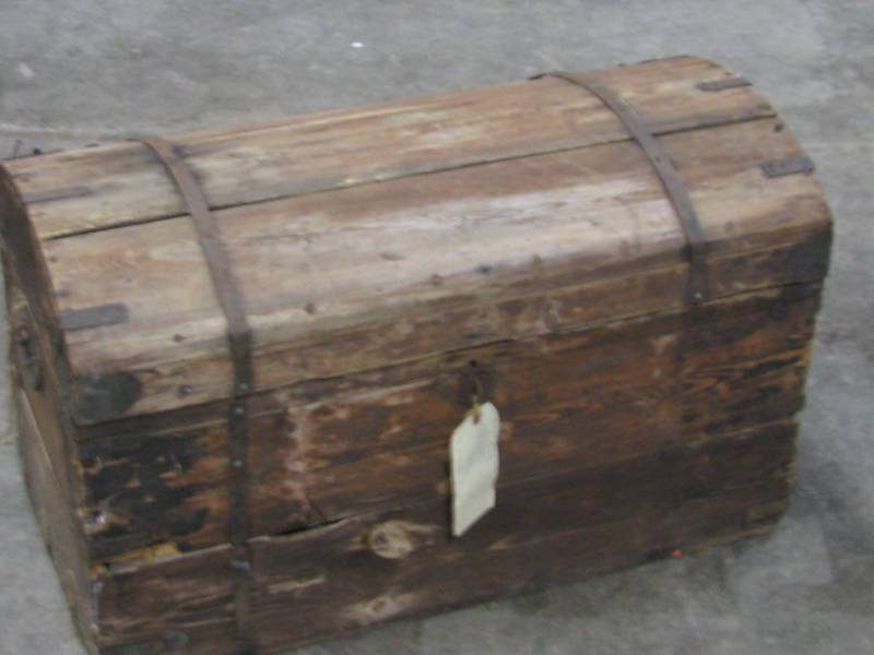 Wood Hump Back Trunk