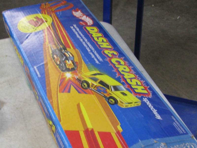 Hot Wheels Dash & Crash