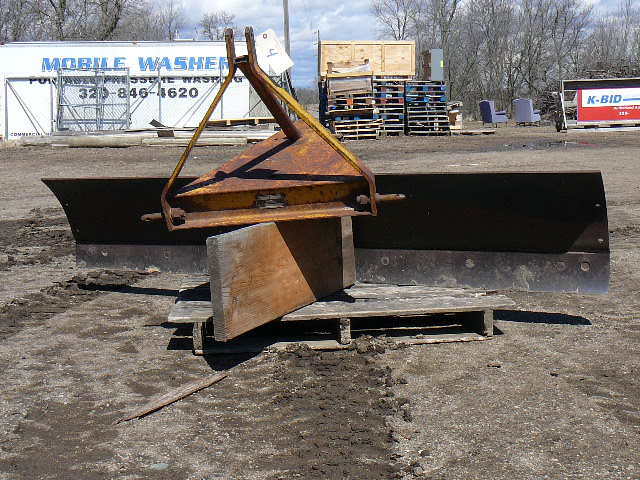 lot 4 image: Ford 7 Rear Mount Blade