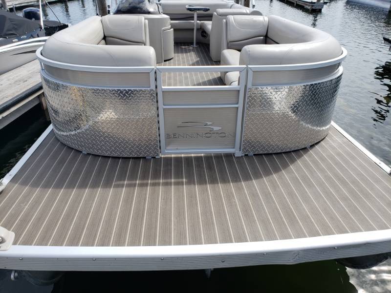 2016  Bennington 2574 GL