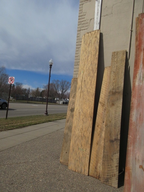 CIRCLE SAWN ELM BOARDS