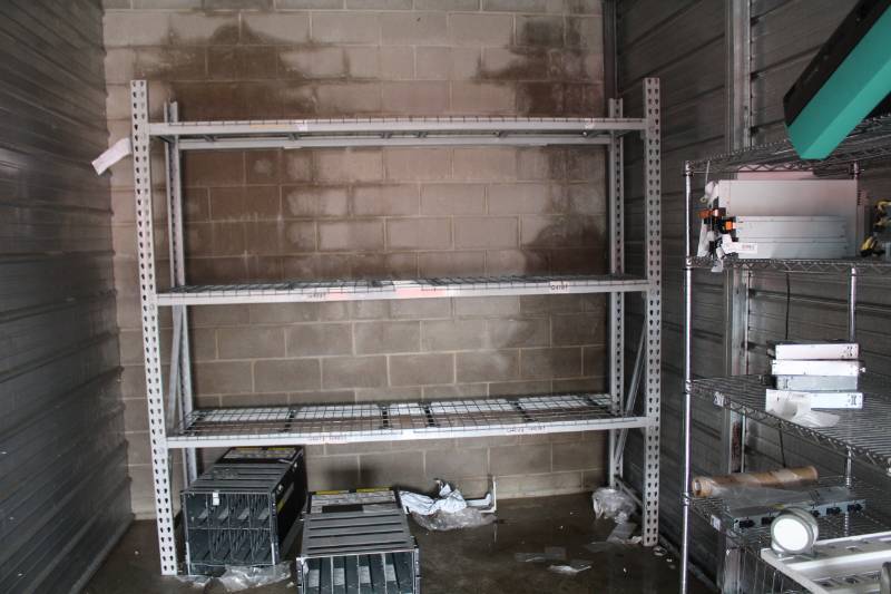 lot 303 image: Pallet Racking - 2) uprights, 6) beams, 6) grates