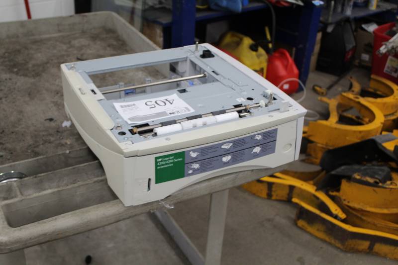 lot 405 image: HP LaserJet 42X043X0 Series Paper Deck Accessory