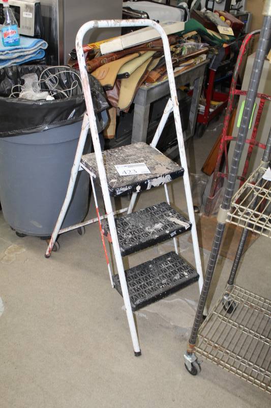 lot 423 image: 3-Step Step Ladder