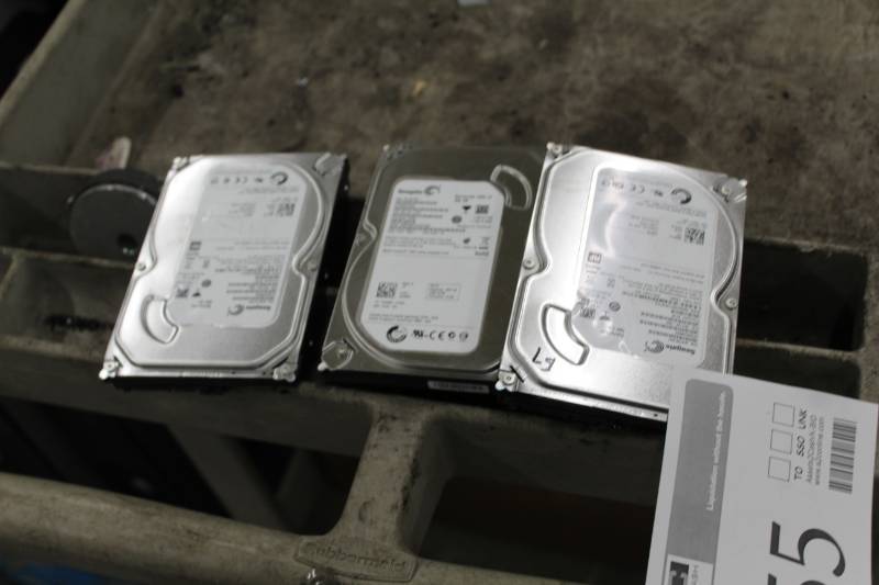 lot 355 image: Seagate Barracuda 250500GB Hard Disk Drives