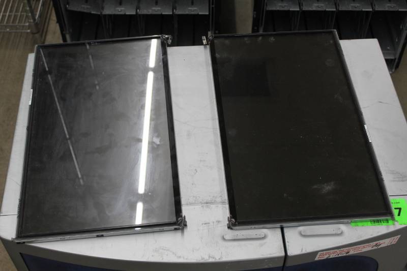 lot 335 image: Computer Monitors