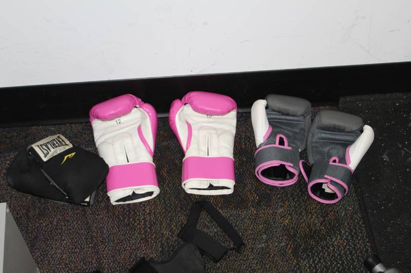 lot 378 image: Lot of (2) Sets of Everlast,Century Boxing Gloves