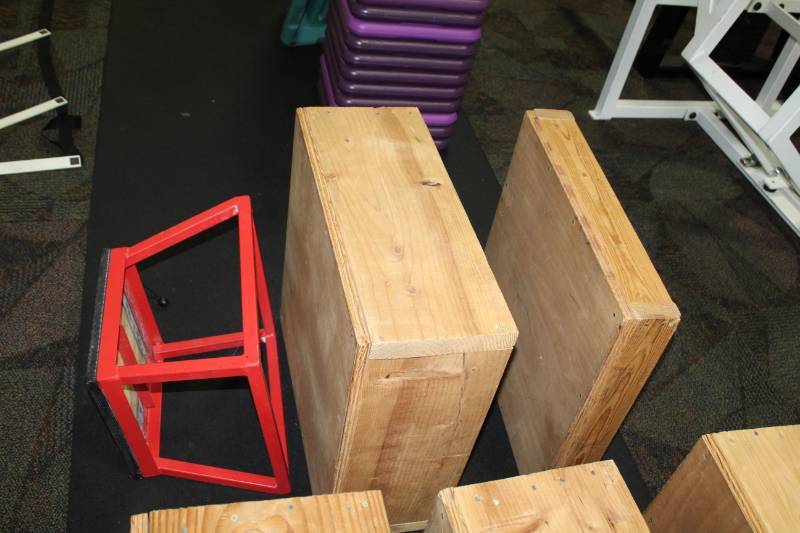 lot 382 image: Jump Boxes