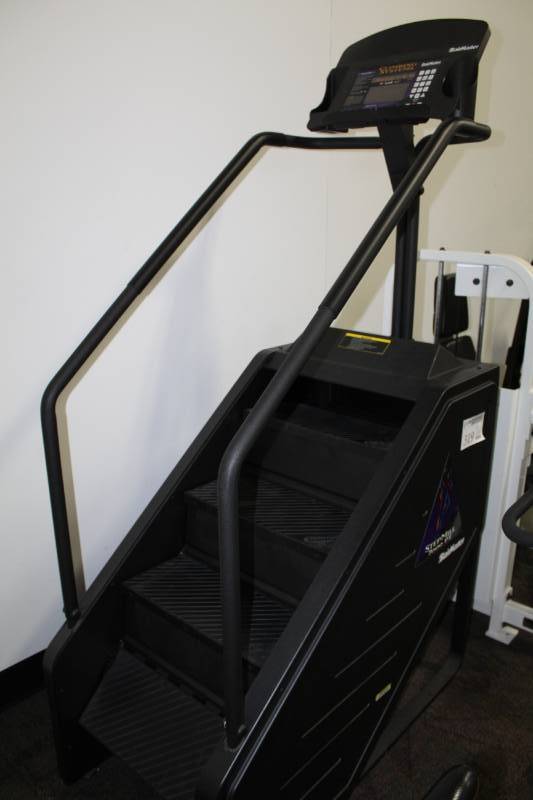 lot 319 image: Stair Master Climbing Systems 7000 PT Step Mill