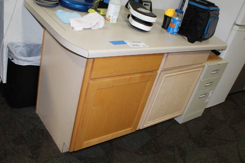 lot 388 image: Standalone Cabinets and Countertop