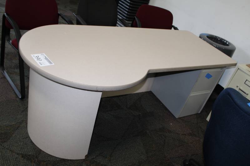 lot 390 image: Office Desk with 2-Drawers
