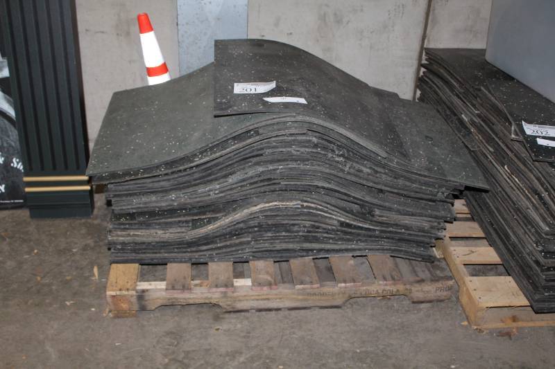 lot 201 image: 27x27-inch 38-inch Rubber Floor Squares