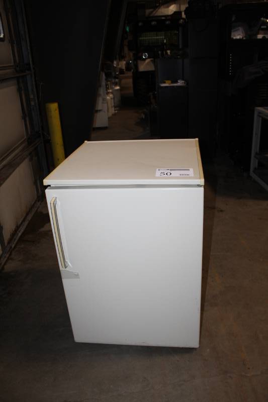 lot 50 image: Sears Mini Refrigerator