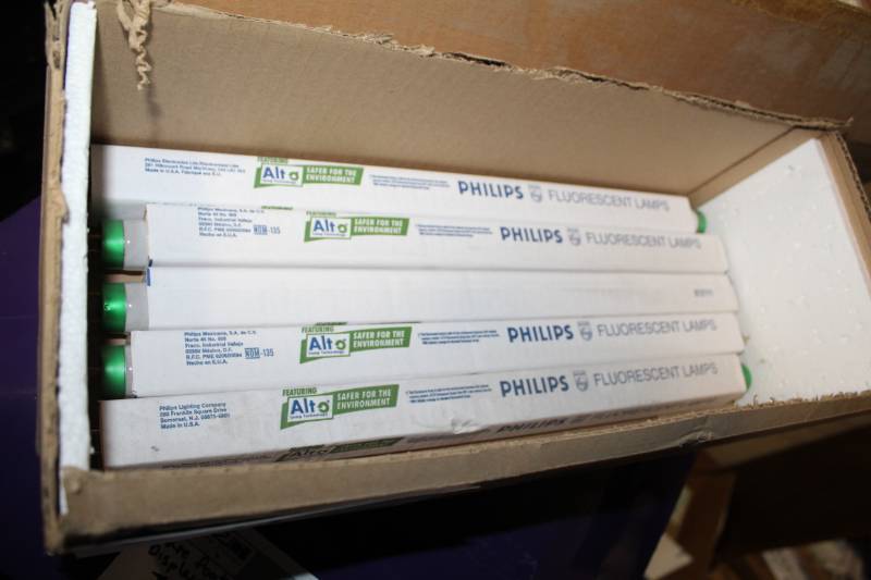 lot 240 image: Philips 18-inch Fluorescent Lamps