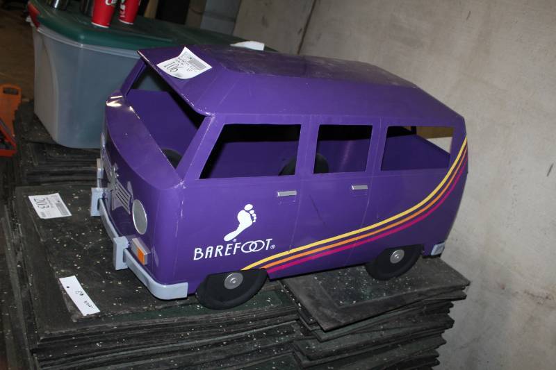lot 106 image: Barefoot Wine Display VW Van