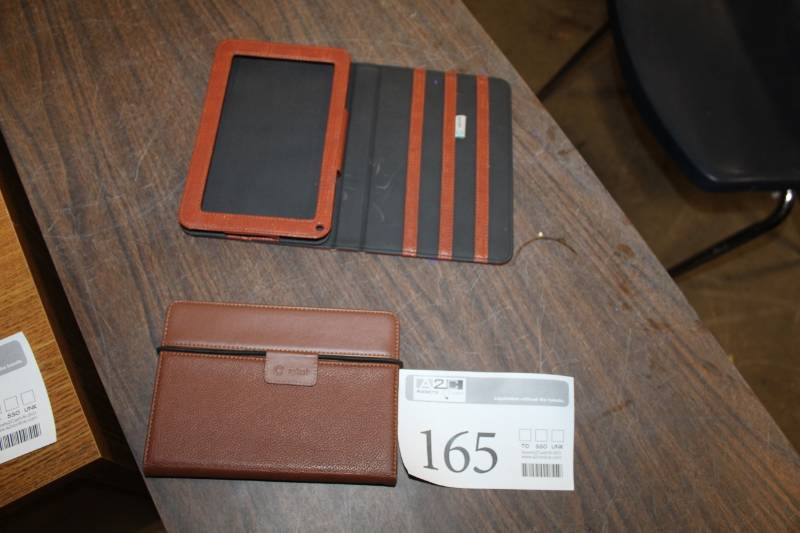 lot 165 image: Splash Leather iPod Portflio Cases