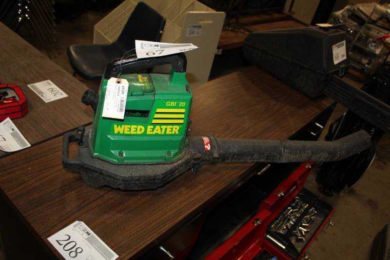 lot 67 image: Weed Eater GBI 20 Gas Powered Yard Blower