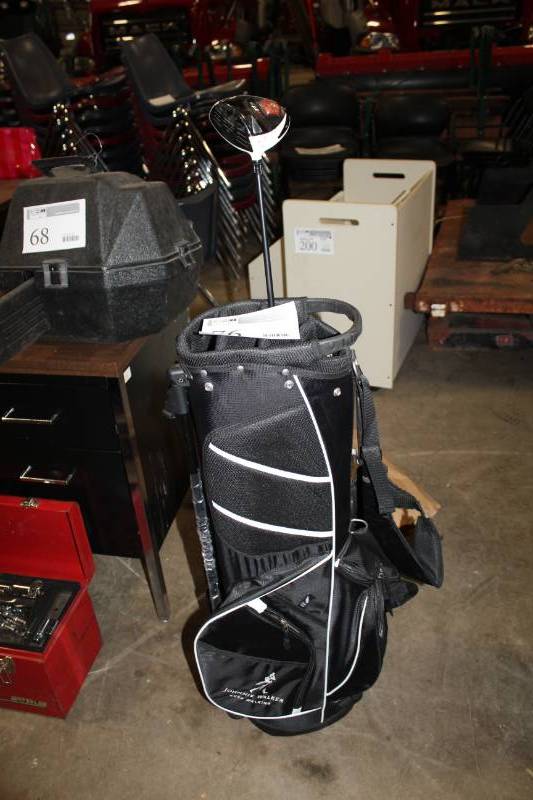 lot 76 image: Johnny Walker Keep Walking Golf Club Set