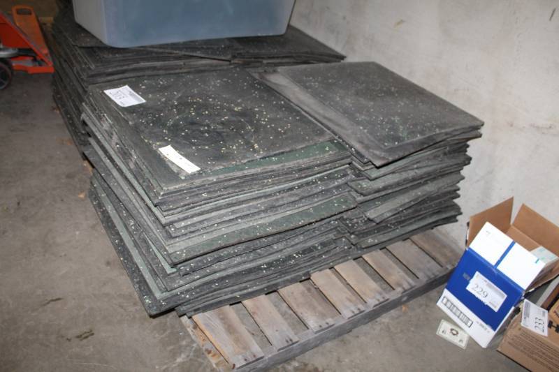 lot 203 image: 27x27-inch 38-inch Rubber Floor Squares