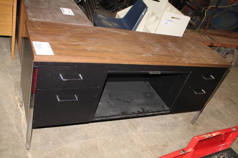 lot 208 image: Metal Office Desk with 5-Drawers