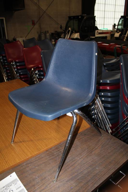 lot 266 image: Plastic Stacking Conference Chairs with Metal Frames