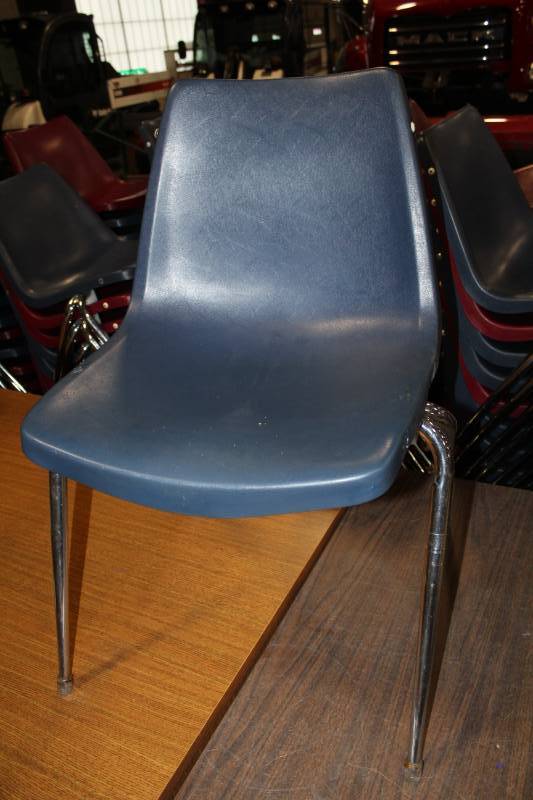 lot 267 image: Plastic Stacking Conference Chairs with Metal Frames