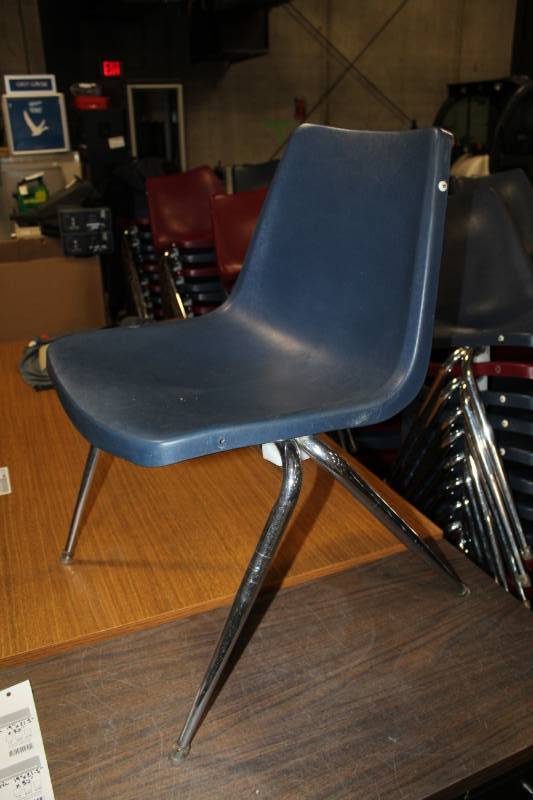 lot 268 image: Plastic Stacking Conference Chairs with Metal Frames