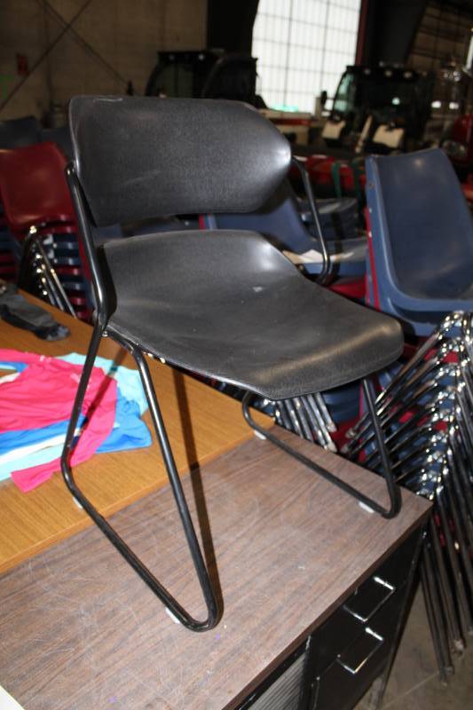 lot 264 image: Plastic Stacking Conference Chairs with Metal Frames